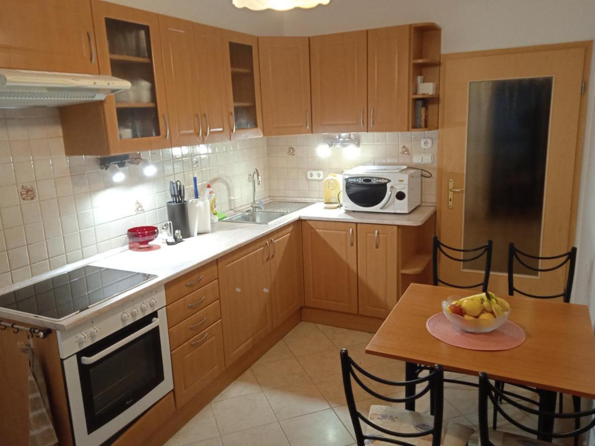 Family Apartment-Csaladias Hangulat Győr Exteriör bild