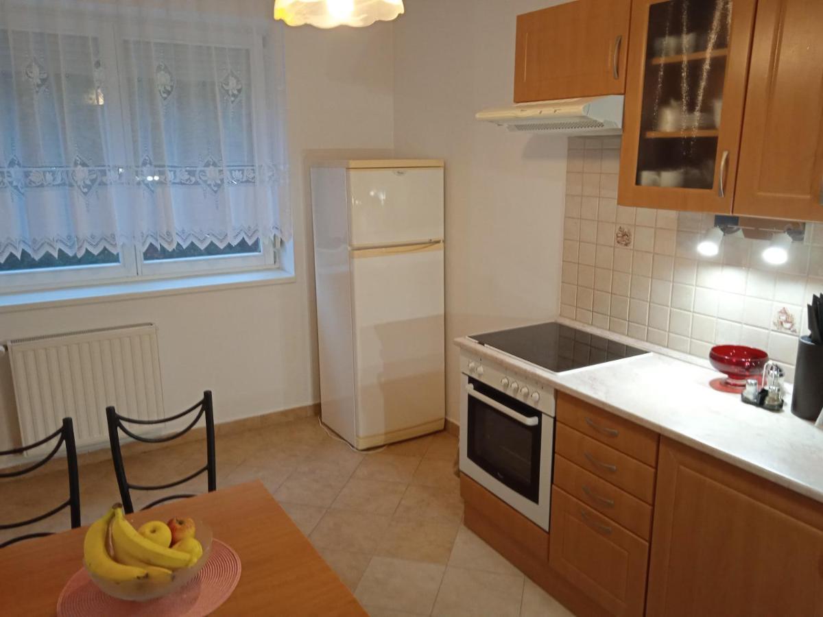 Family Apartment-Csaladias Hangulat Győr Exteriör bild