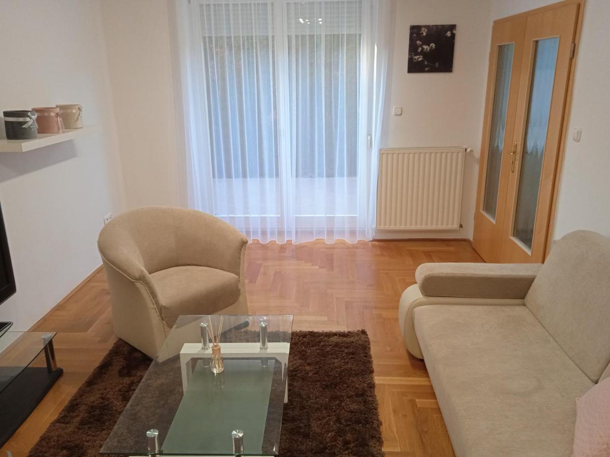 Family Apartment-Csaladias Hangulat Győr Exteriör bild