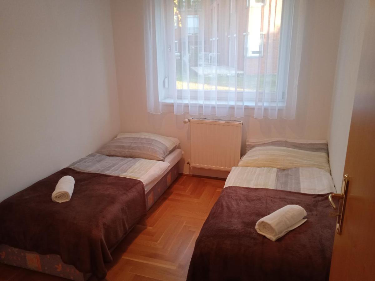 Family Apartment-Csaladias Hangulat Győr Exteriör bild