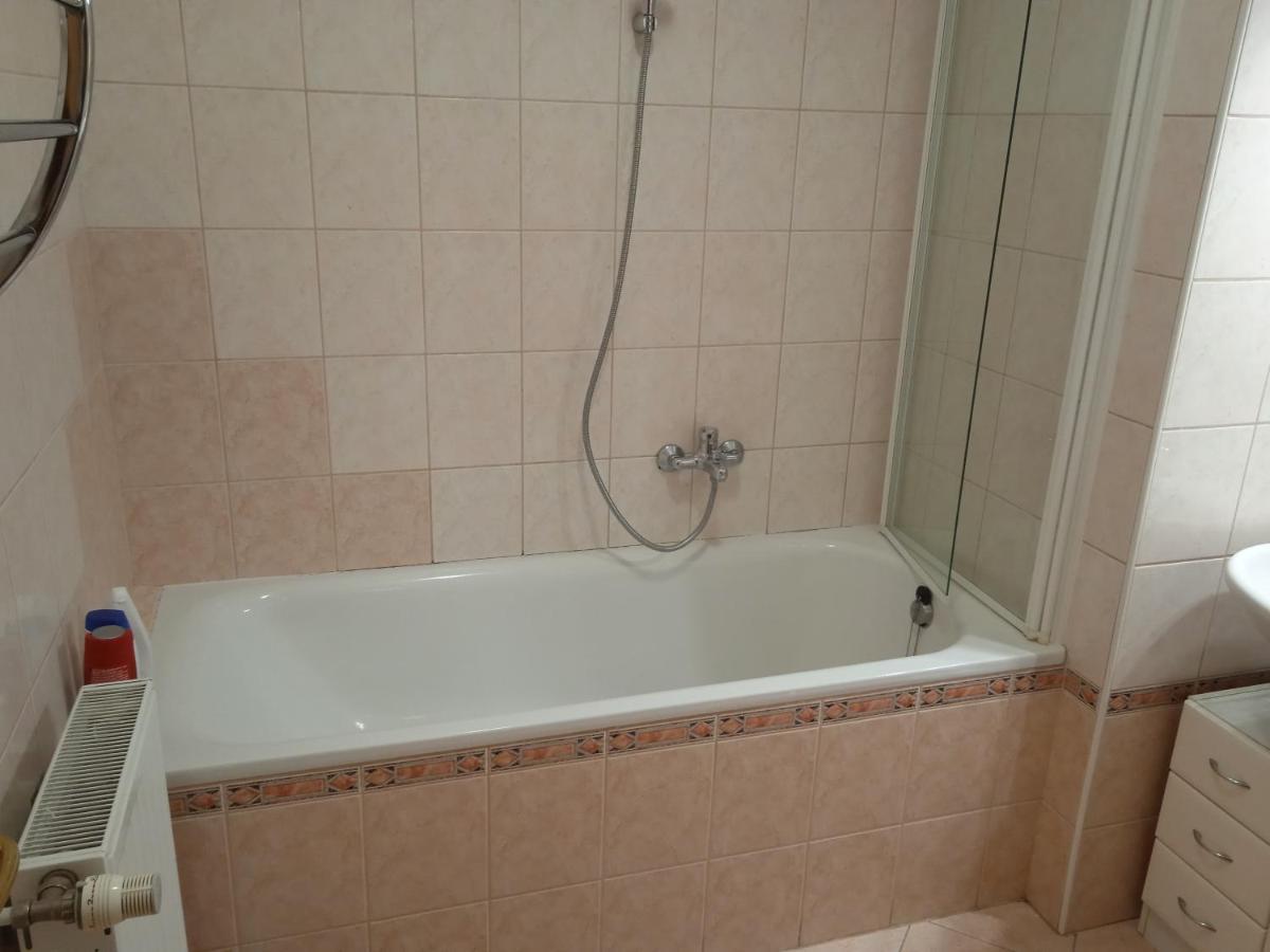 Family Apartment-Csaladias Hangulat Győr Exteriör bild